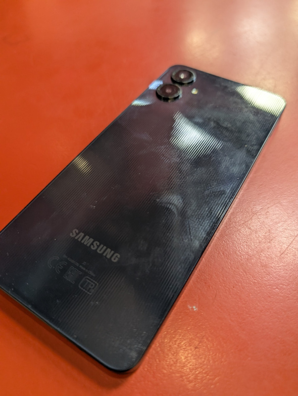 Мобильный телефон Samsung Galaxy A06