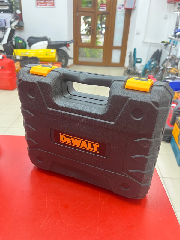 Шуруповерт Dewalt Не указана